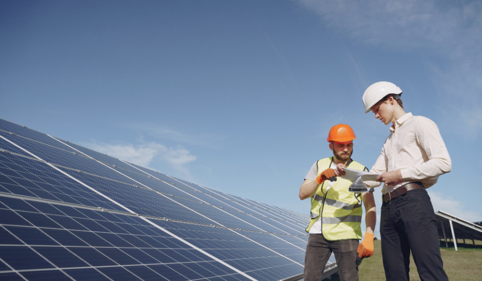 foreman-and-businessman-at-solar-energy-station